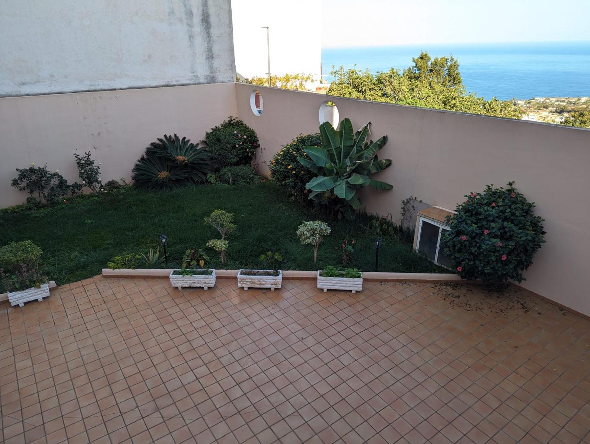 Casa Adora Mit 3 Schlafzimmern, Garten Und Meerblick Villa *